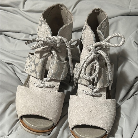 Sorel Women's Lace-Up Open-Toe Boots - Cream and Gray - Picture 1 of 5